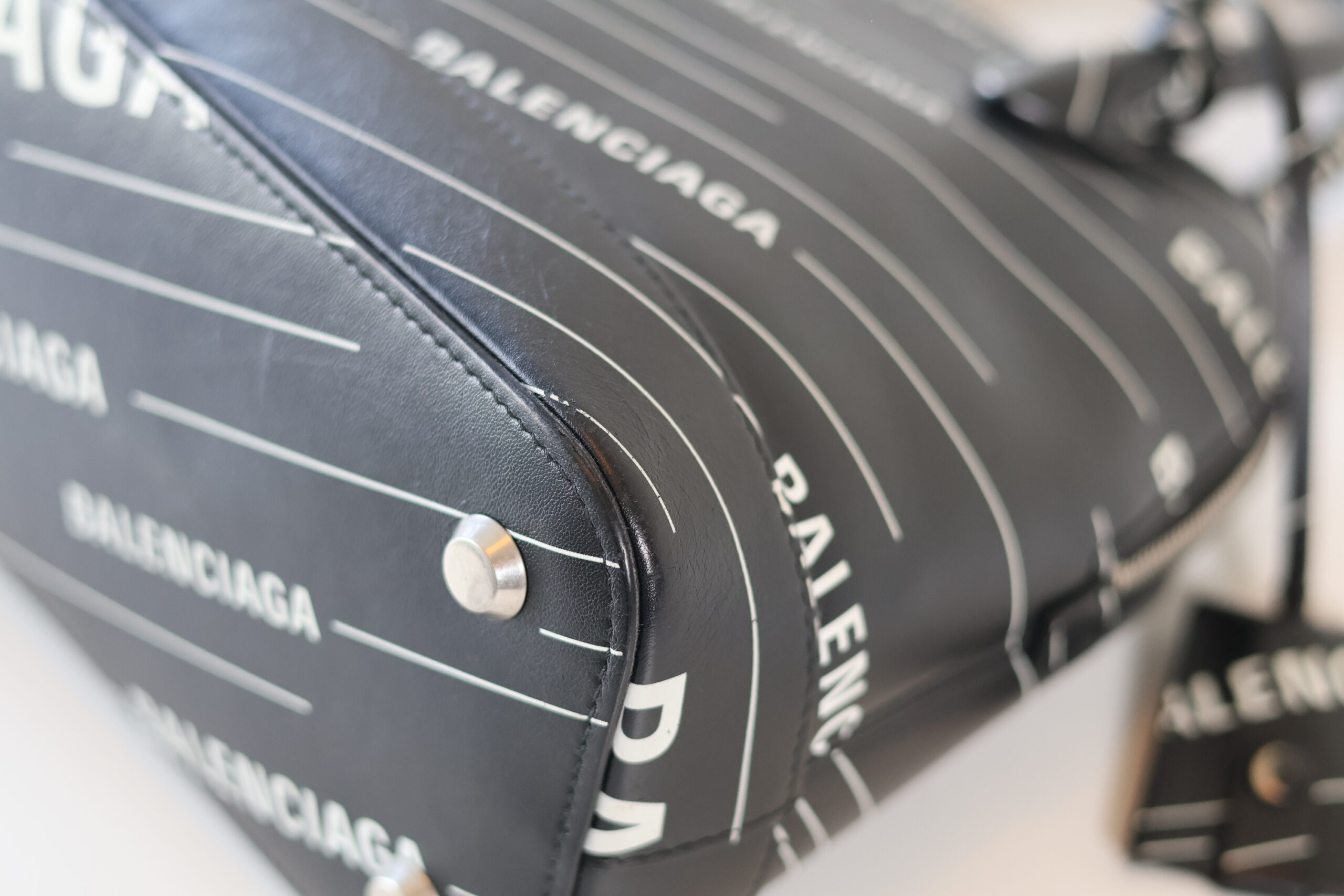 Balenciaga handbag - Image 8