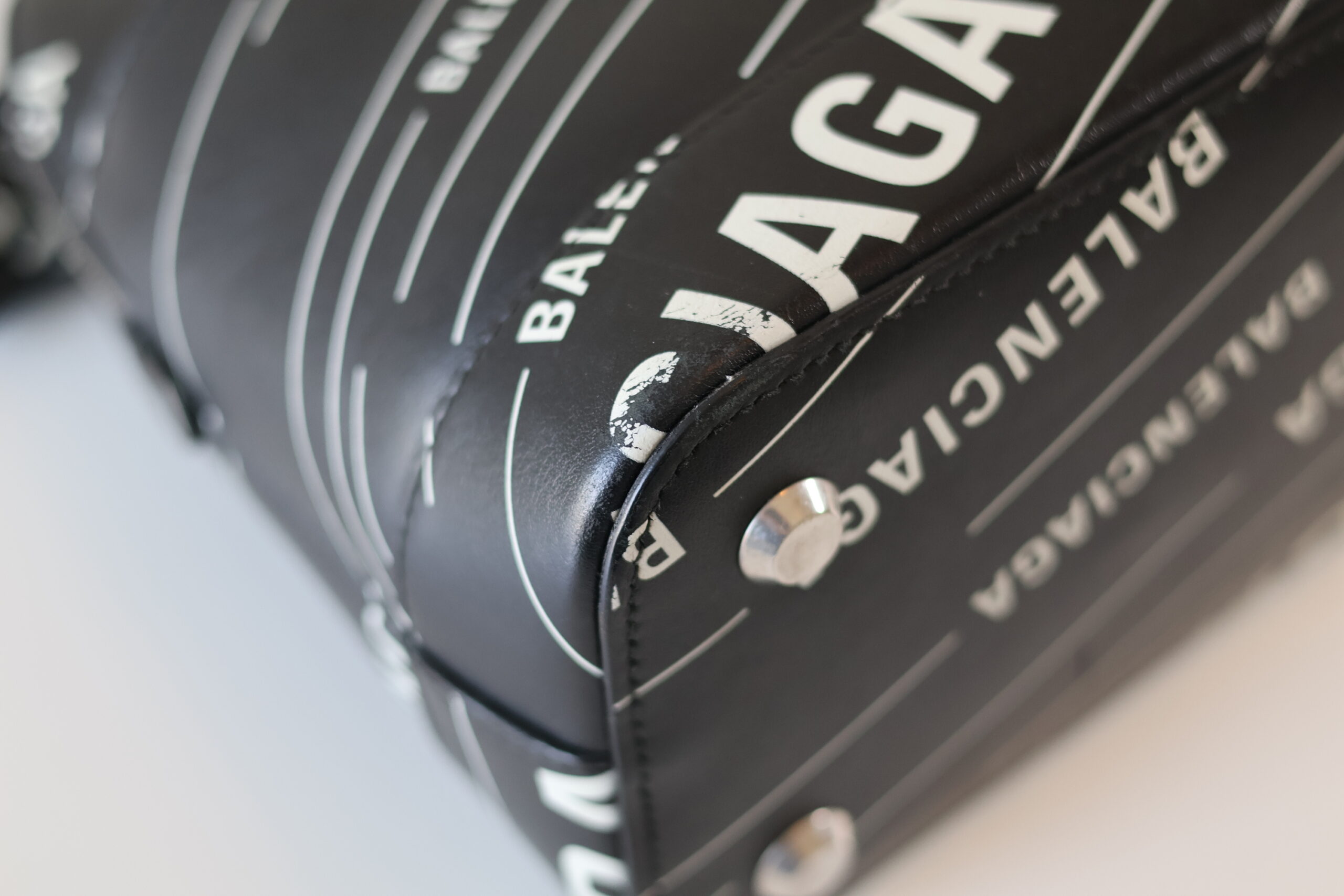 Balenciaga handbag - Image 9