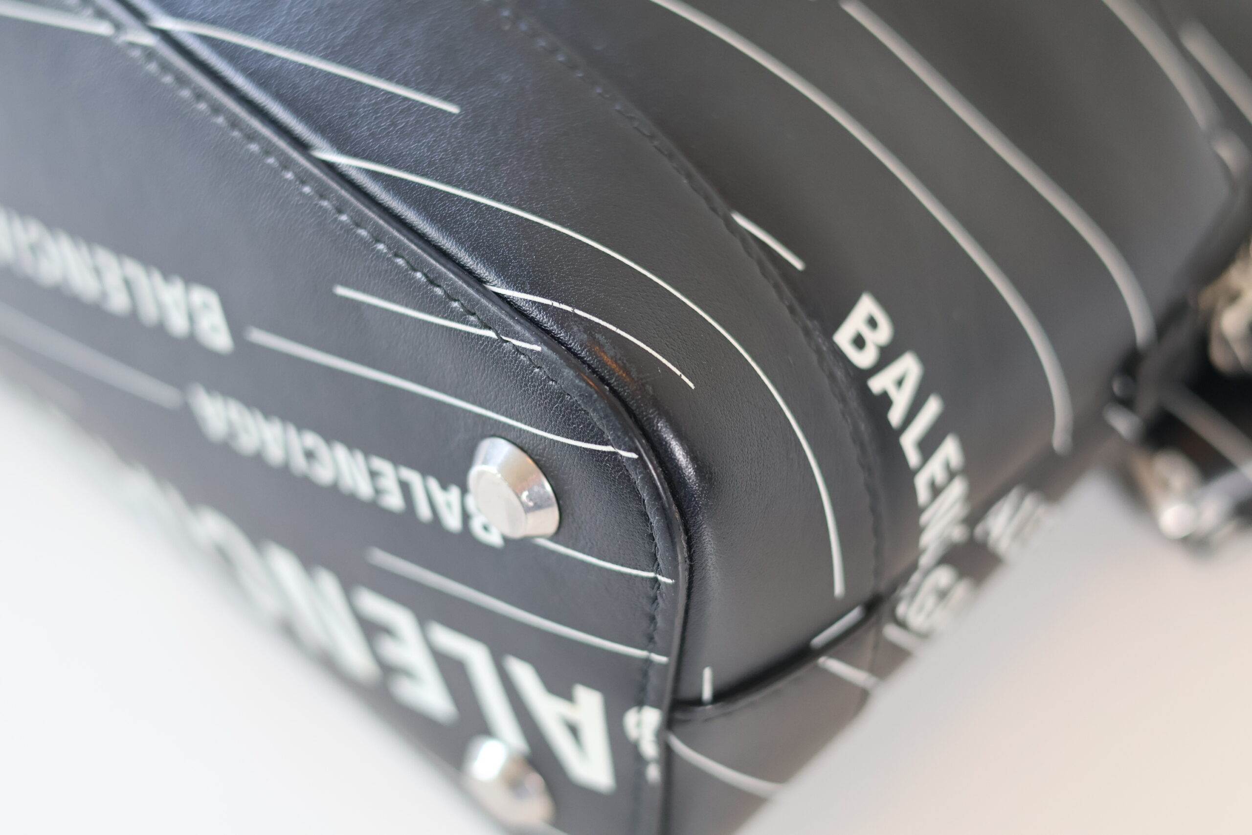 Balenciaga handbag - Image 10