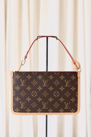 Louis Vuitton pouch monogram
