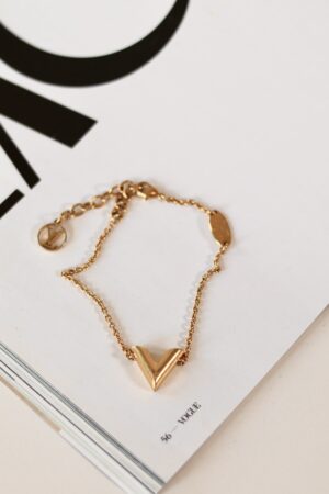 Louis Vuitton V bracelet gold