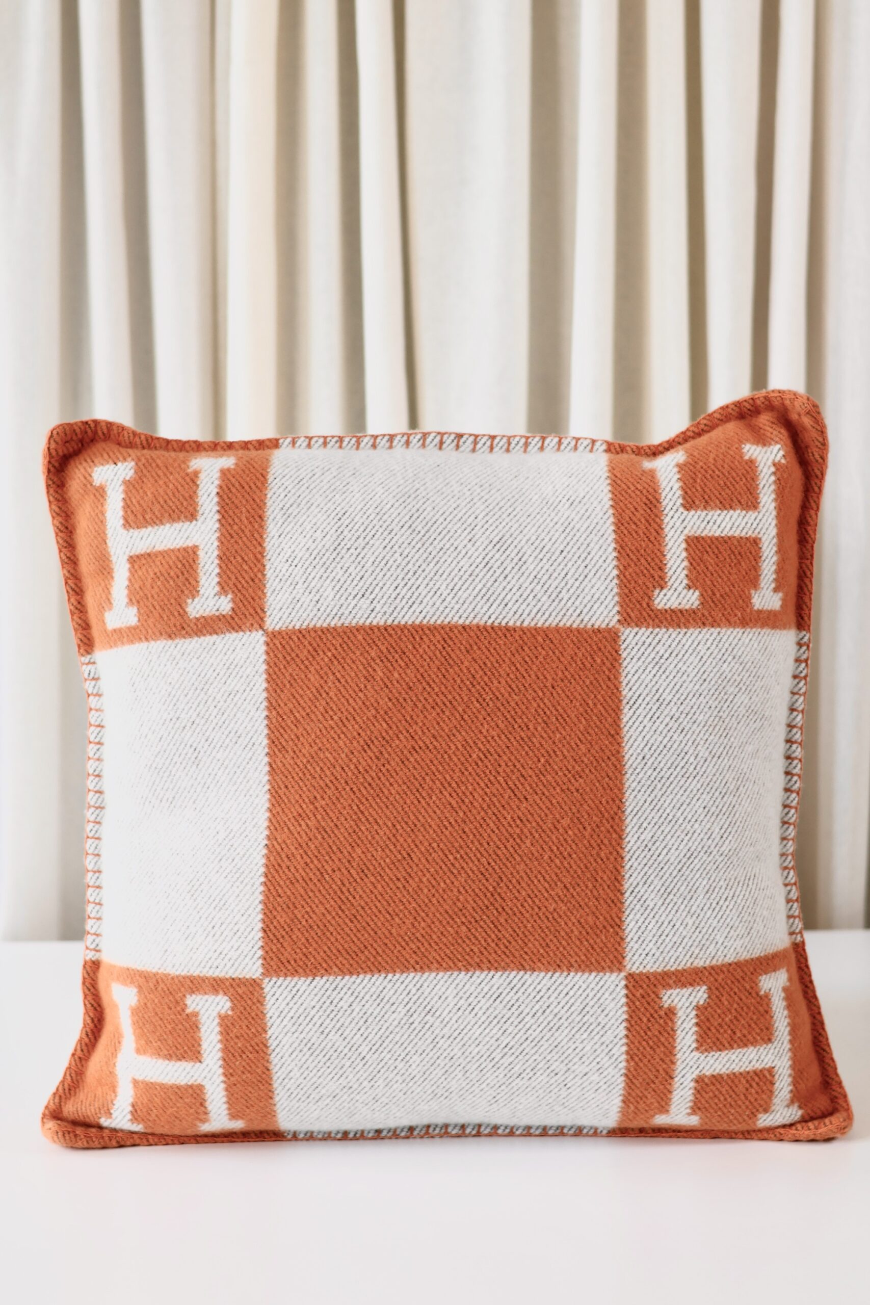 Hermes Avalon pillow small orange 1/2