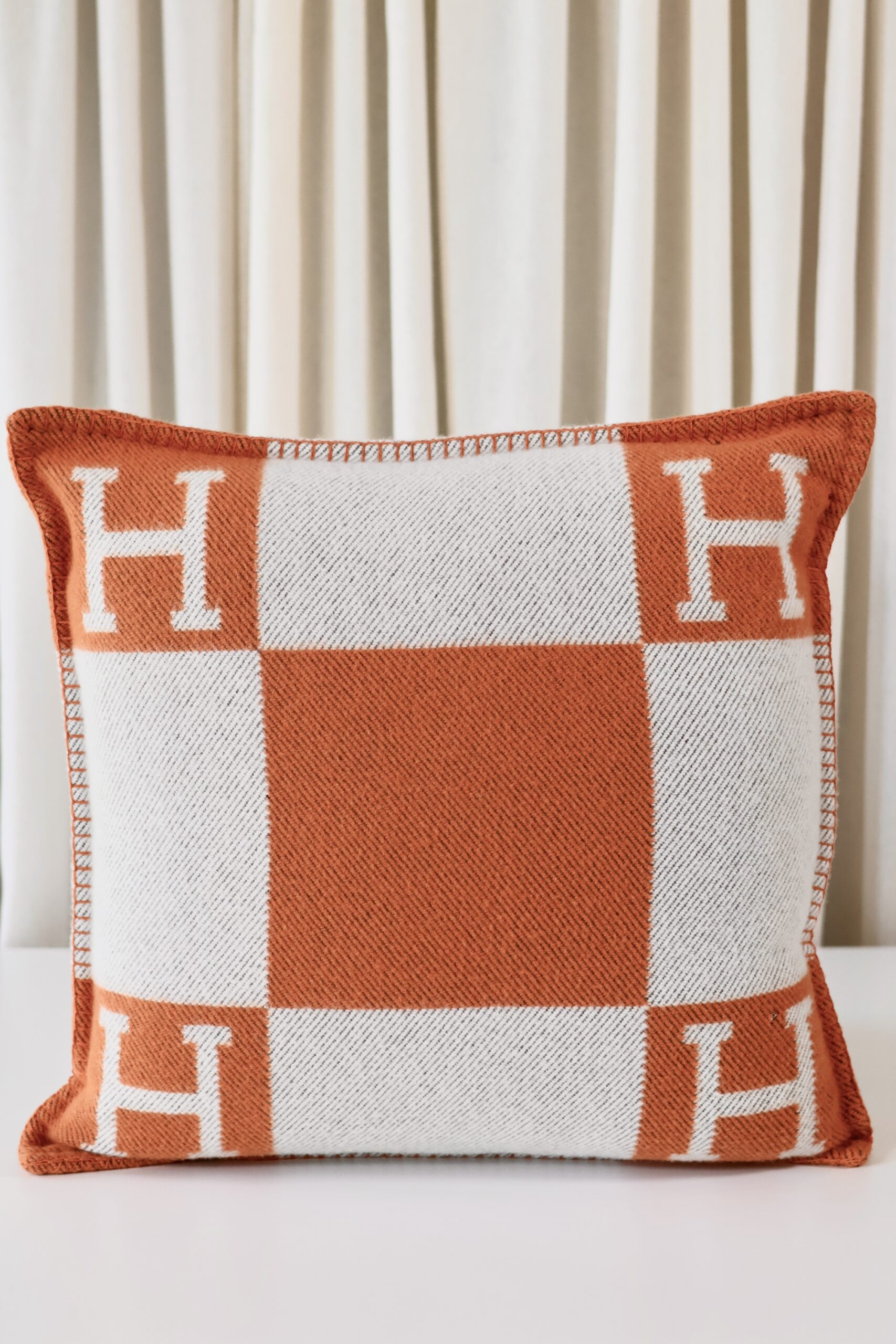 Hermes Avalon pillow small orange 2/2
