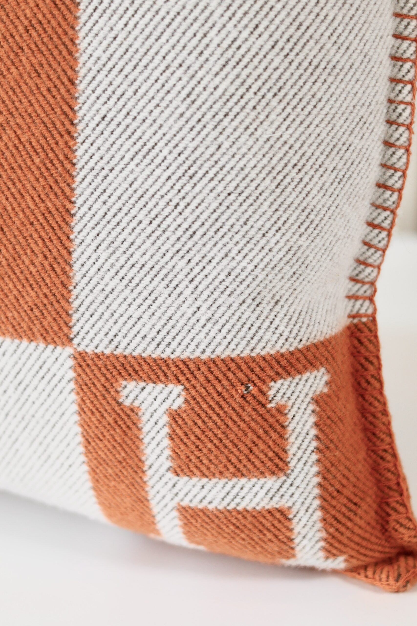 Hermes Avalon pillow small orange 2/2 - Image 4