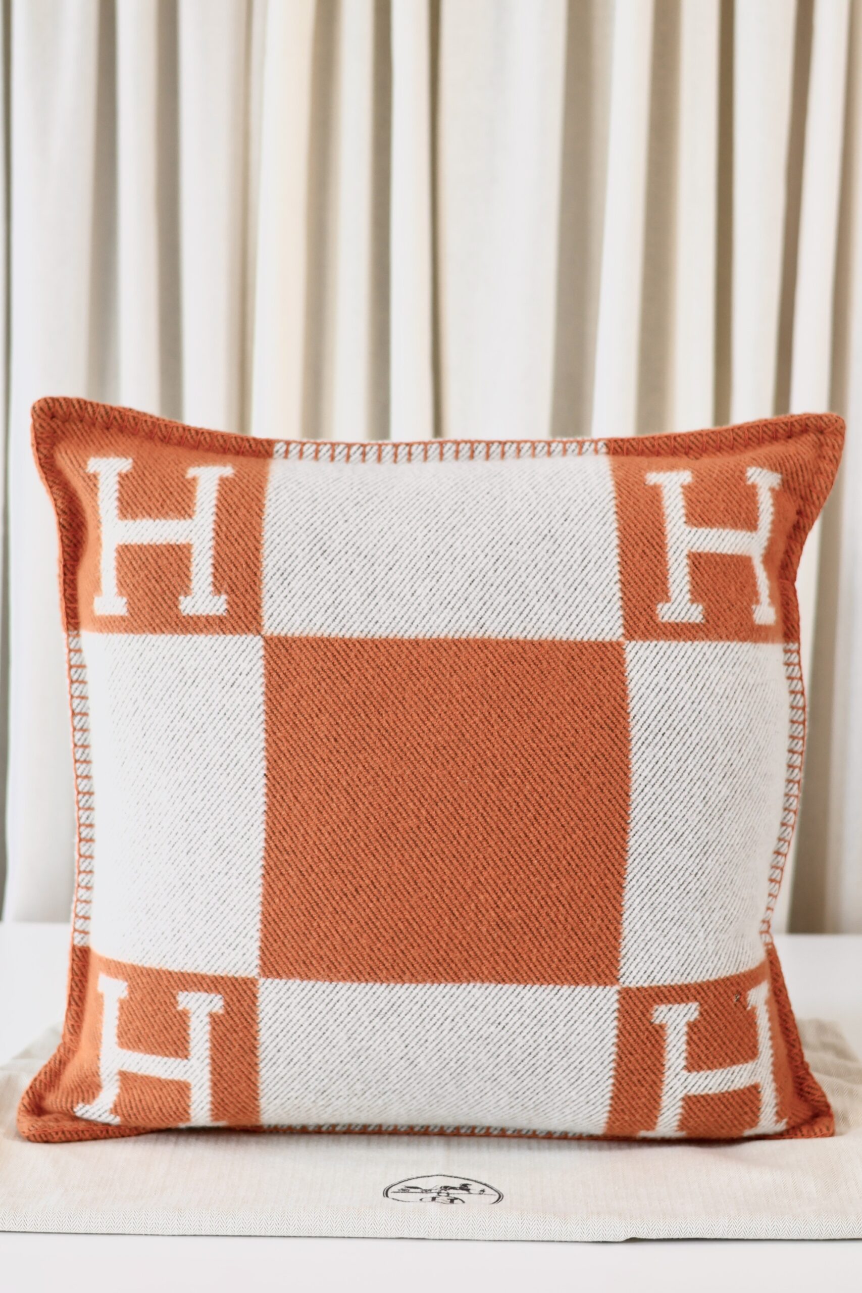 Hermes Avalon pillow small orange 2/2 - Image 8