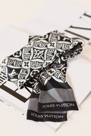 Louis Vuitton Twilly black