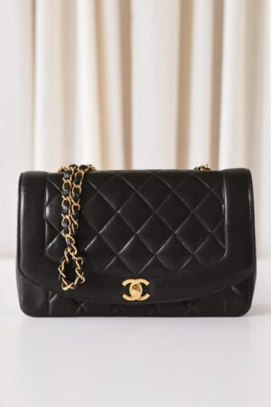 Chanel Diana medium black