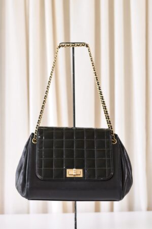 Chanel Reissue shoulder bag black
