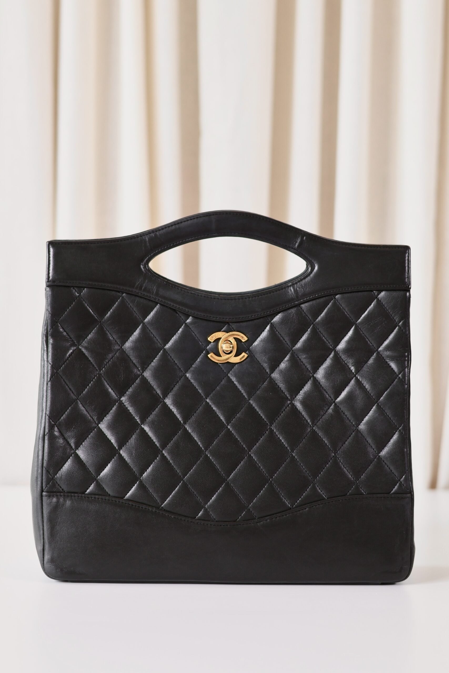 Chanel vintage 31 black