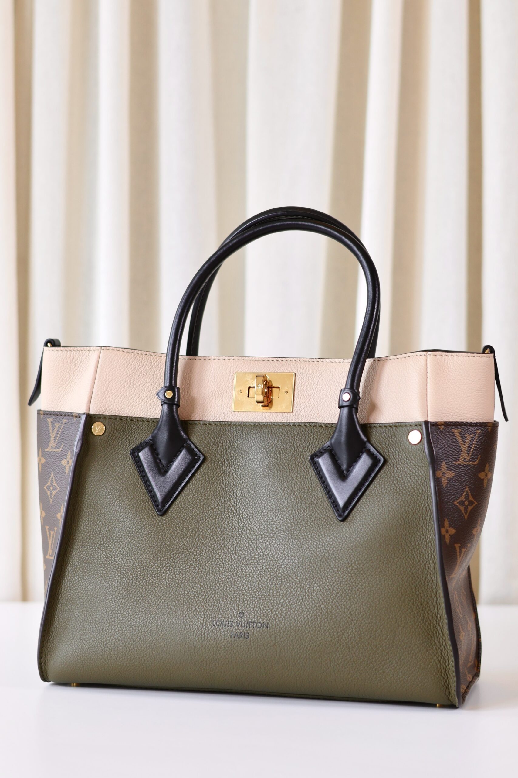 Louis Vuitton On My Side MM - Image 2