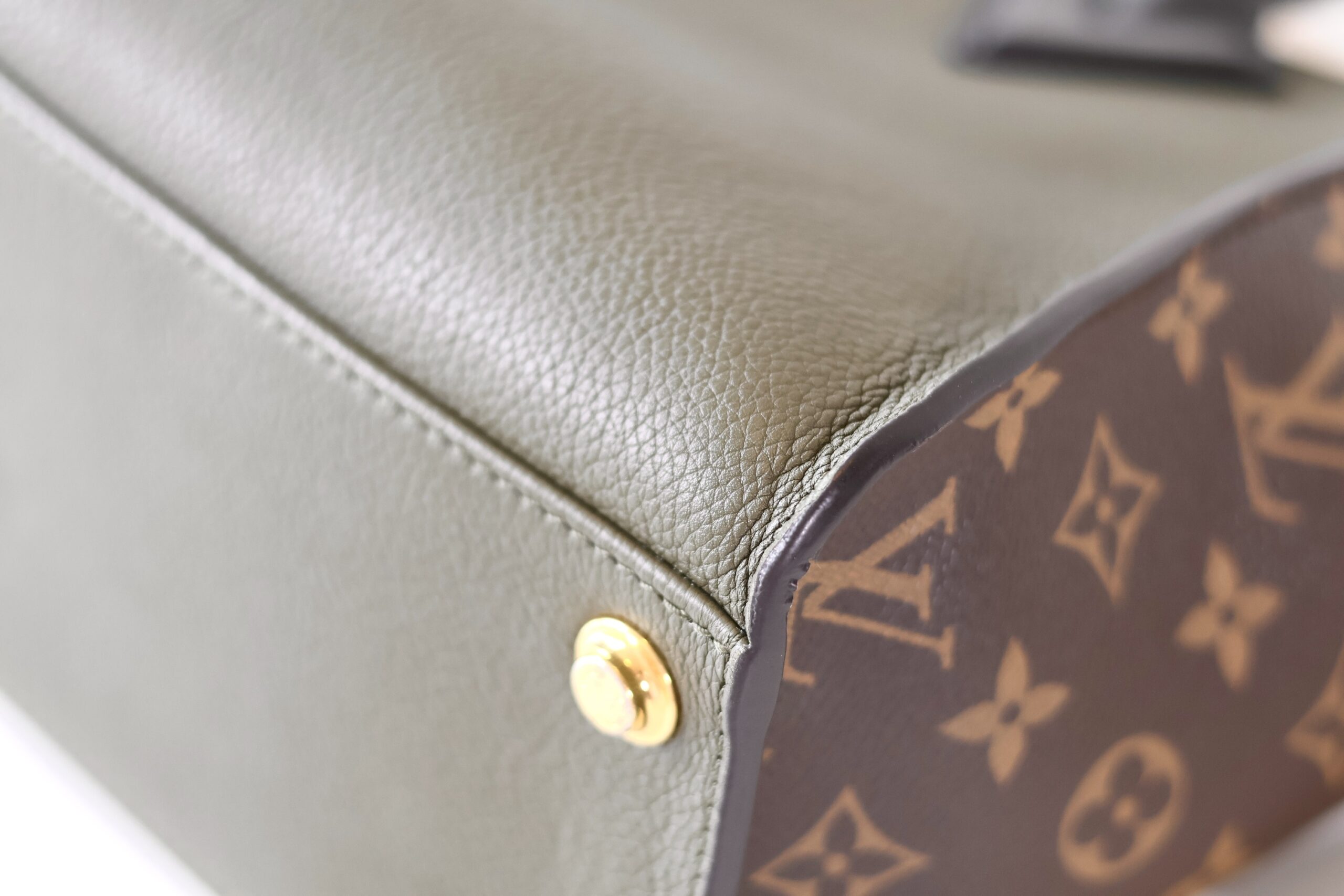 Louis Vuitton On My Side MM - Image 6