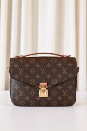 Louis Vuitton Pochette Metis monogram