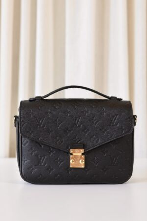 Louis Vuitton Pochette Metis Black