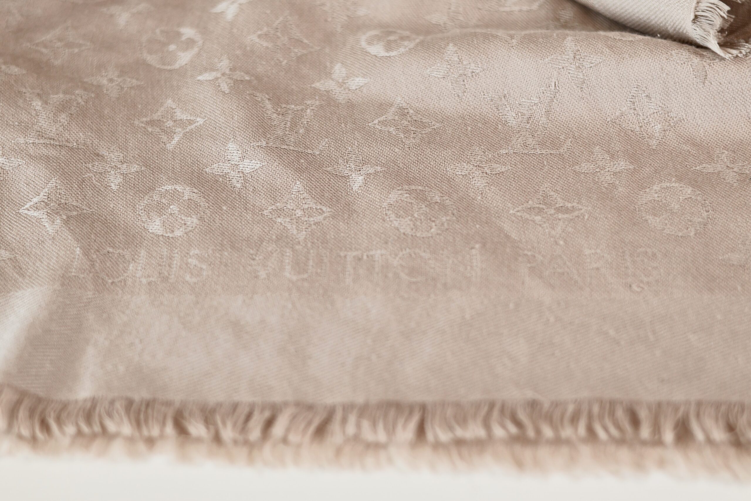 Louis Vuitton silk scarf beige - Image 5