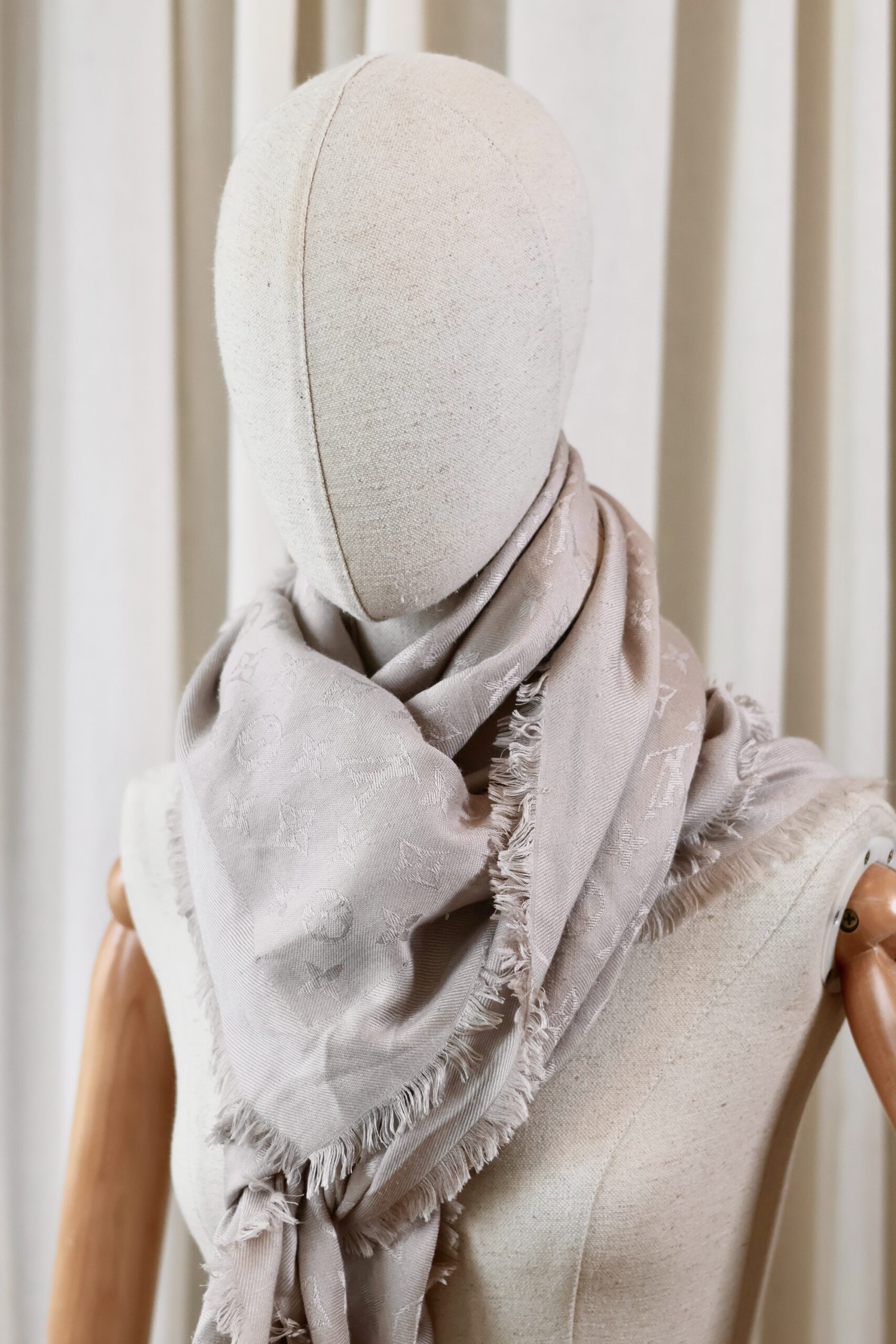 Louis Vuitton silk scarf beige - Image 2