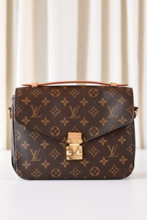 Louis Vuitton Pochette Metis monogram